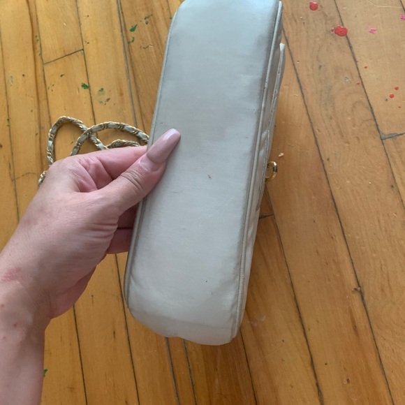 Vintage Bally lambskin cream quilted crossbody or shoulder double flap bag - Picture 3 of 7